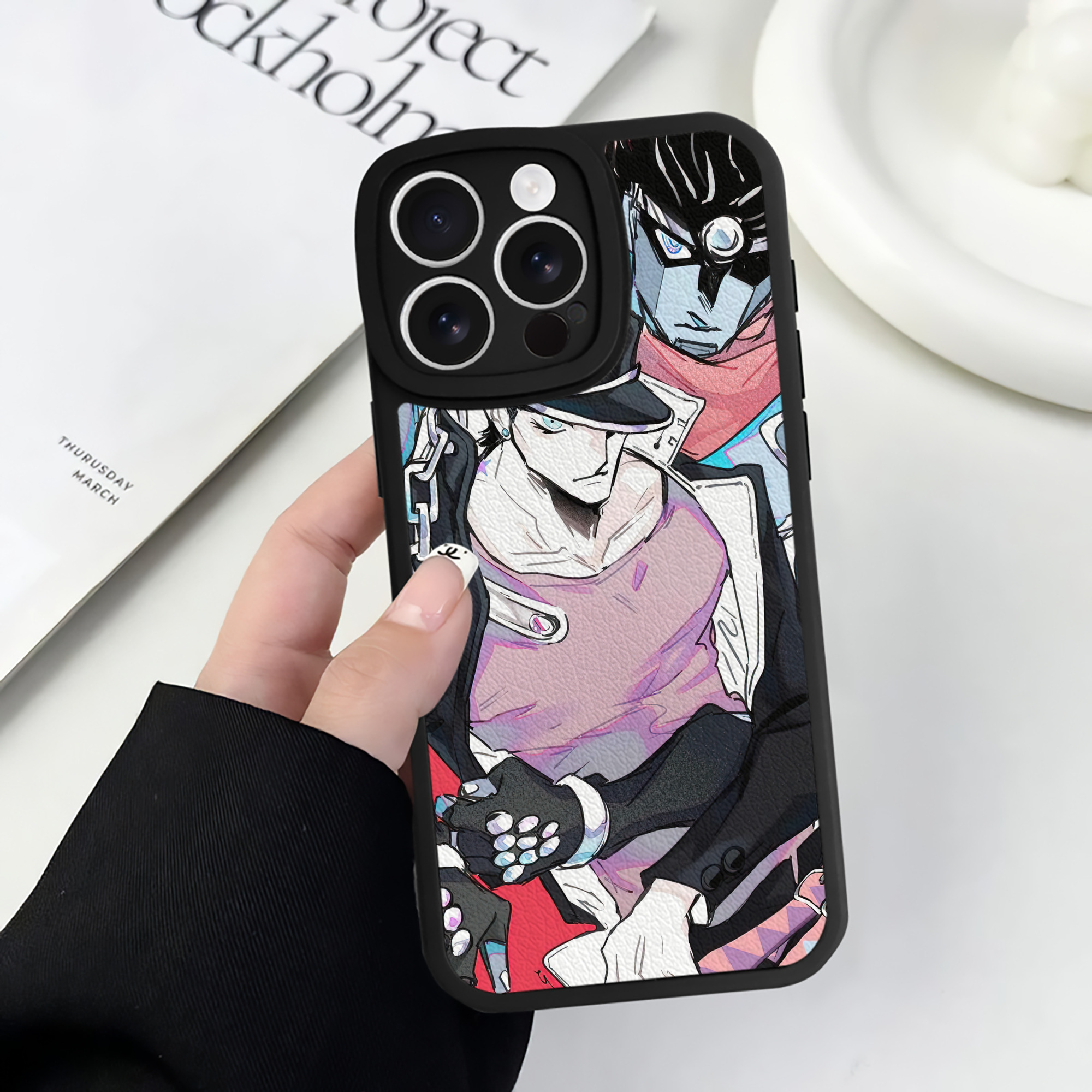 （画像用） ジョジョの奇妙な冒険 JoJo's Bizarre Adventure 【iPhone 16シリーズ対応】シリコンスマホケース（レザー調） 材質：シリコン